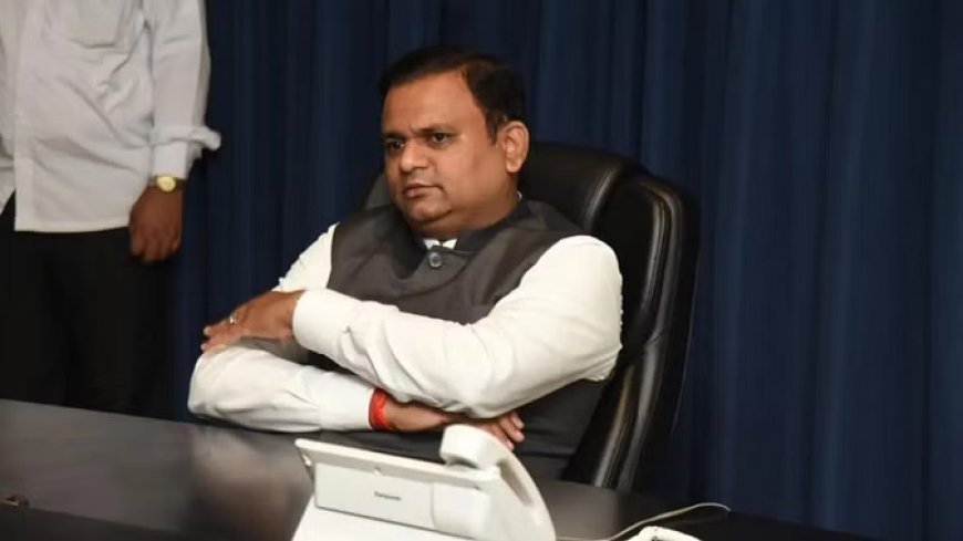 MLAs Disqualification Row: सुप्रीम कोर्ट में सुनवाई से पहले महाराष्ट्र विधानसभा अध्यक्ष राहुल नार्वेकर दिल्ली रवाना