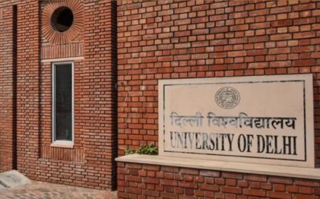 DU के अंग्रेजी विभाग ने PhD प्रोग्राम की फीस 1100% बढ़ाई, छात्रों ने जताया विरोध