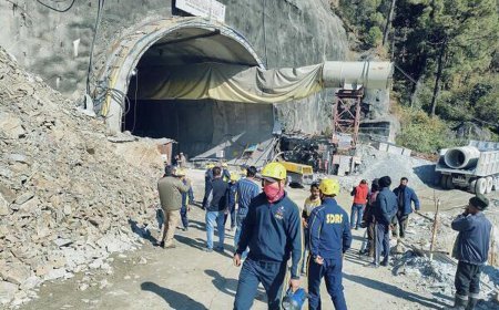 उत्तराखंड: उत्तरकाशी में निर्माणाधीन सुरंग ढहने से करीब 40 मजदूर फंस गए