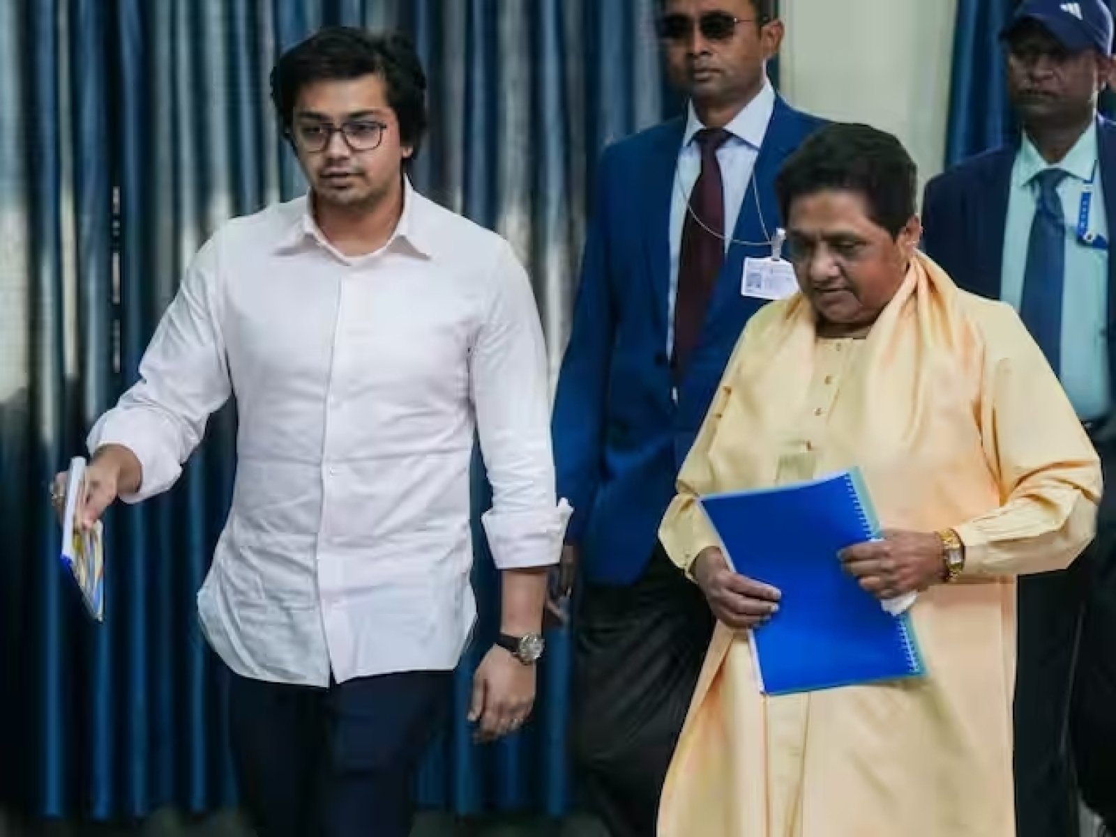 आकाश आनंद: बसपा सुप्रीमो मायावती ने अपने भतीजे को बनाया उत्तराधिकारी