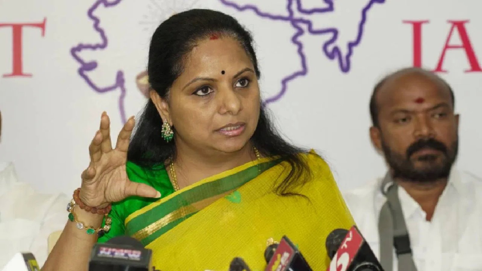 "पार्टी भ्रमित है, जो वादा किया है उसे लागू नहीं करें"