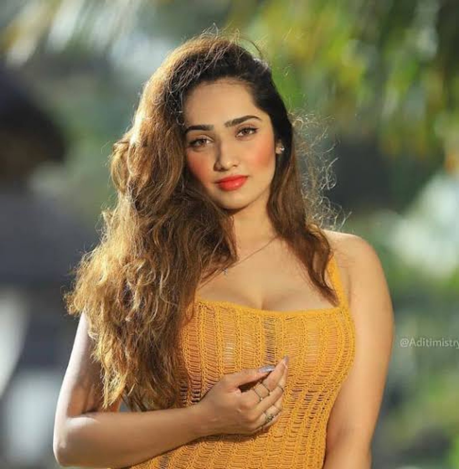 अदिति मिस्त्री: सोशल मीडिया पर फिटनेस और फैशन का संगम