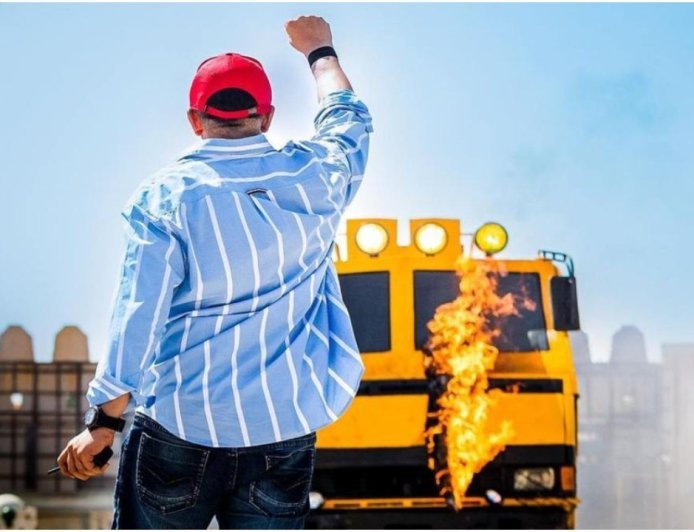 रोहित शेट्टी ने दिखाई 'सिंघम 3' की झलक, आग लगी गाड़ियों के बीच एक्शन सीन