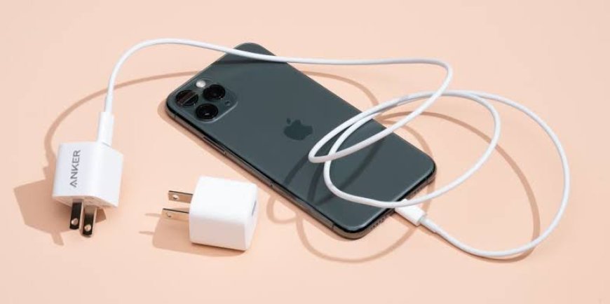 अगर आपके पास iPhone है, तो आपके पास एक अच्छा फास्ट चार्जर भी होना चाहिए