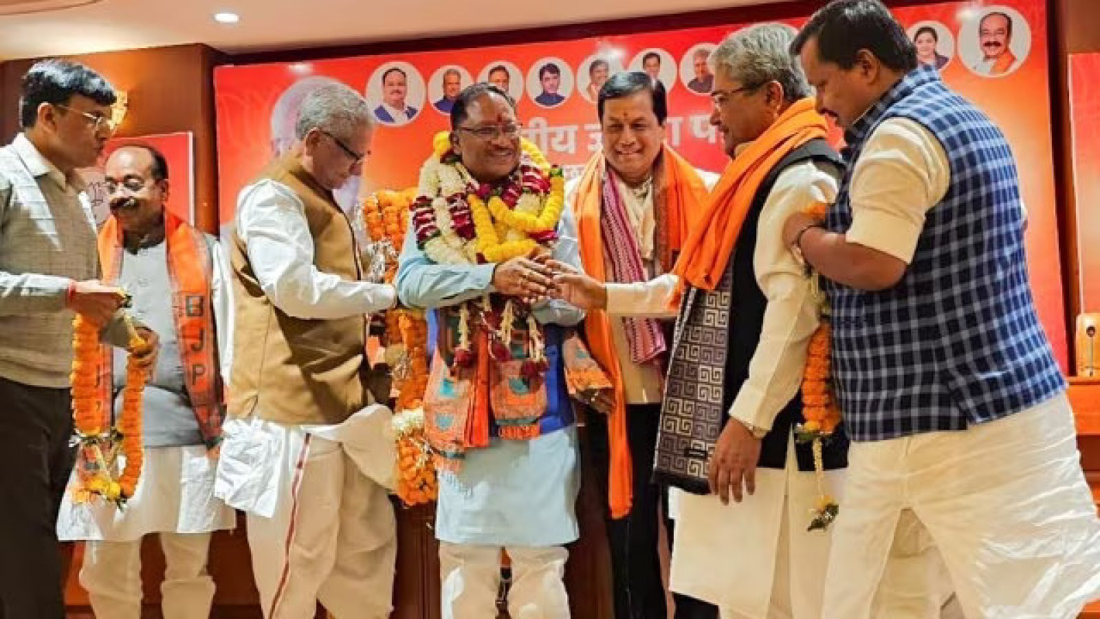 पूर्व केंद्रीय मंत्री, वरिष्ठ आदिवासी नेता विष्णु देव साय को छत्तीसगढ़ का नया मुख्यमंत्री नियुक्त किया गया