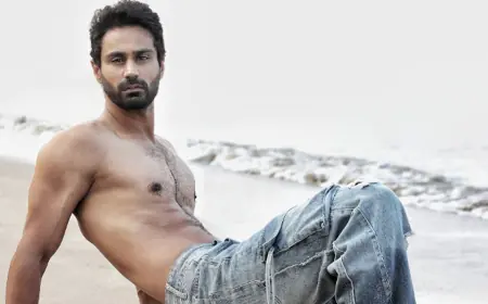 Top Model & Fitness Icon Karan Oberoi Turns Up The Heat With The Jaw Dropping Mirror Selfie